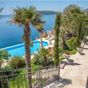 11 bedroom seafront villa with infinity pool near Budvar, sleeps 22
